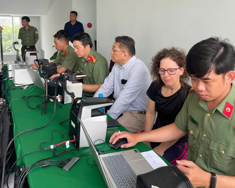 Hỗ trợ người nước ngoài gia hạn tạm trú do ảnh hưởng xung đột Trung Đông