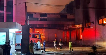 Hỏa hoạn Hưng Yên thiêu rụi kho xưởng Công ty MyHan , Hàng chục chiến sĩ dập lửa xuyên đêm