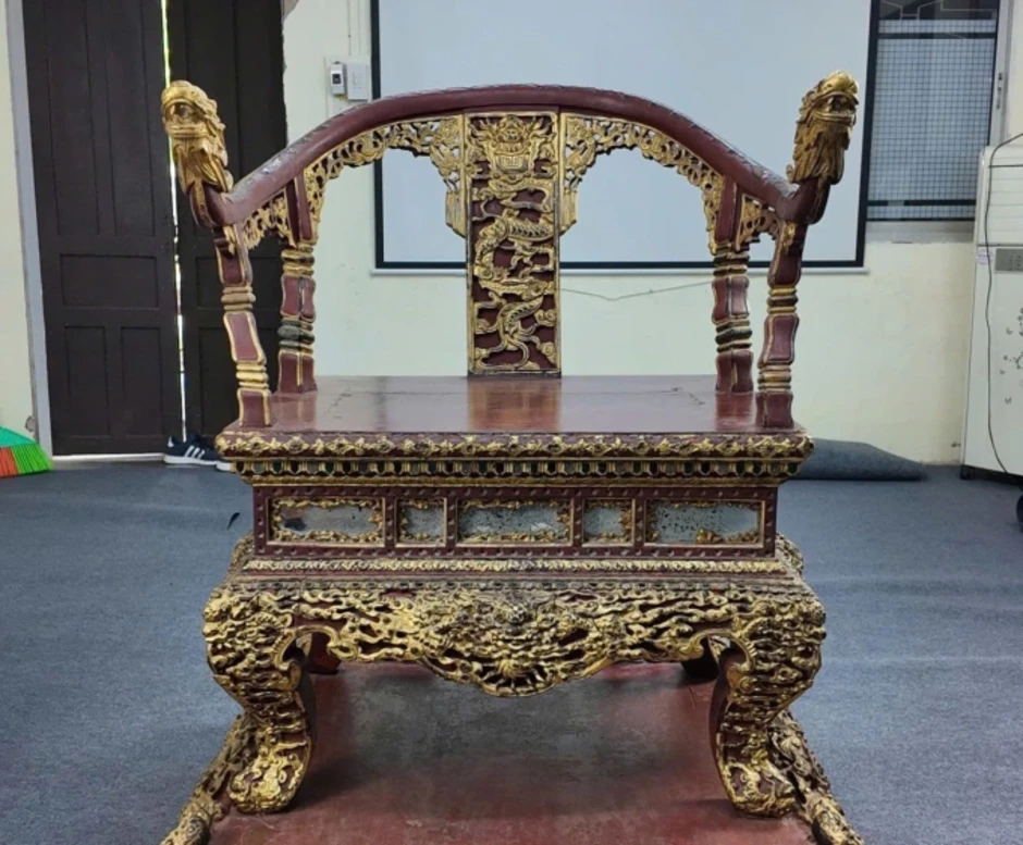 Hoàn thành phục chế ngai vàng triều Nguyễn sau khi bị phá hoại Hoàn thành phục chế ngai vàng triều Nguyễn sau khi bị phá hoại