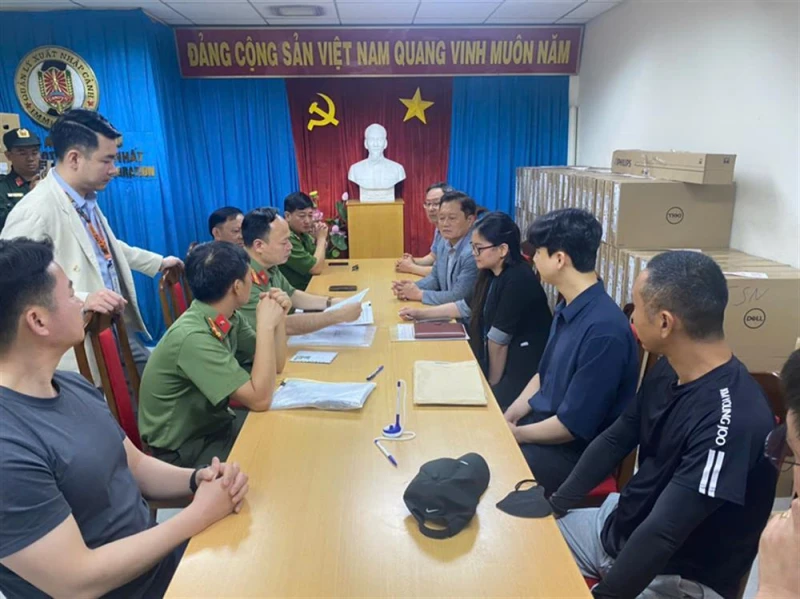 Hoàn thiện pháp luật về chuyển giao người đang chấp hành án phạt tù đồng bộ, hiện đại, nhân đạo Hoàn thiện pháp luật về chuyển giao người đang chấp hành án phạt tù đồng bộ, hiện đại, nhân đạo