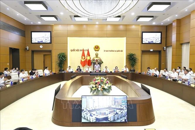Hoàn thiện thể chế, tháo gỡ 'điểm nghẽn', tạo động lực phát triển đất nước Hoàn thiện thể chế, tháo gỡ 'điểm nghẽn', tạo động lực phát triển đất nước