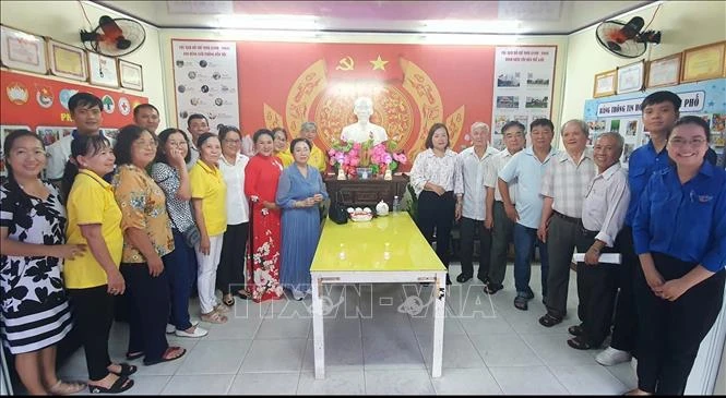 Học Bác để xây dựng chính quyền gần dân, vì dân, lấy dân làm gốc Học Bác để xây dựng chính quyền gần dân, vì dân, lấy dân làm gốc
