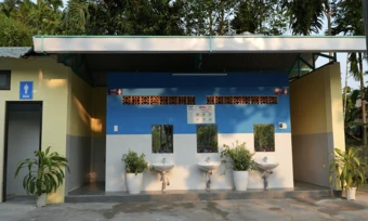 Học sinh Hrê Quảng Ngãi có nhà vệ sinh mới