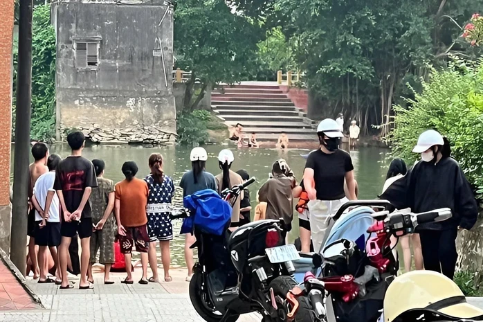 Học sinh lớp 9 tử vong khi cố bơi qua sông Kiến Giang Học sinh lớp 9 tử vong khi cố bơi qua sông Kiến Giang