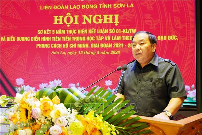 Học và làm theo Bác: Nhân rộng điển hình tiên tiến trong lao động, sản xuất và công tác Học và làm theo Bác: Nhân rộng điển hình tiên tiến trong lao động, sản xuất và công tác