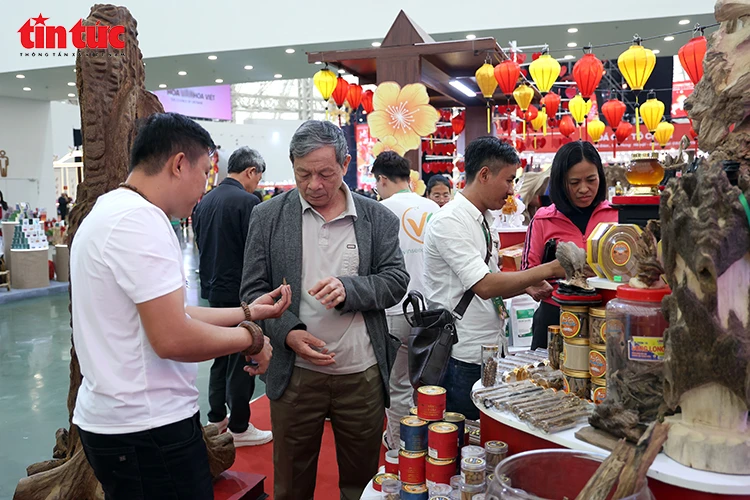 Hội chợ Mùa Xuân 2026, không gian mua sắm Tết đa dạng, thuận tiện cho người tiêu dùng Hội chợ Mùa Xuân 2026, không gian mua sắm Tết đa dạng, thuận tiện cho người tiêu dùng
