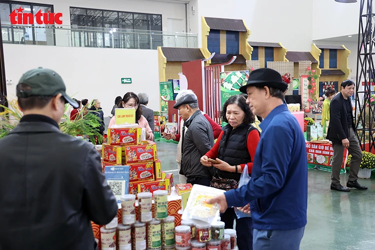 Hội chợ Mùa Xuân 2026, không gian mua sắm Tết đa dạng, thuận tiện cho người tiêu dùng Hội chợ Mùa Xuân 2026, không gian mua sắm Tết đa dạng, thuận tiện cho người tiêu dùng
