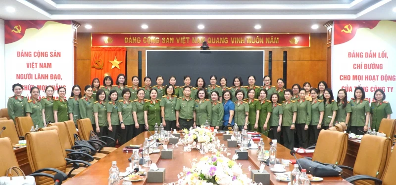 Hội phụ nữ Công an nhân dân triển khai các mặt công tác, gắn với nhiệm vụ chính trị Hội phụ nữ Công an nhân dân triển khai các mặt công tác, gắn với nhiệm vụ chính trị