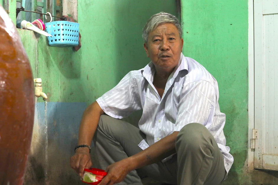Hơn 10 năm dùng nước nhiễm phèn, dân Lâm Đồng tốn tiền kéo nước sạch Hơn 10 năm dùng nước nhiễm phèn, dân Lâm Đồng tốn tiền kéo nước sạch