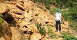 Hơn 10.000m3 đất đá vùi lấp đường vào ngôi làng