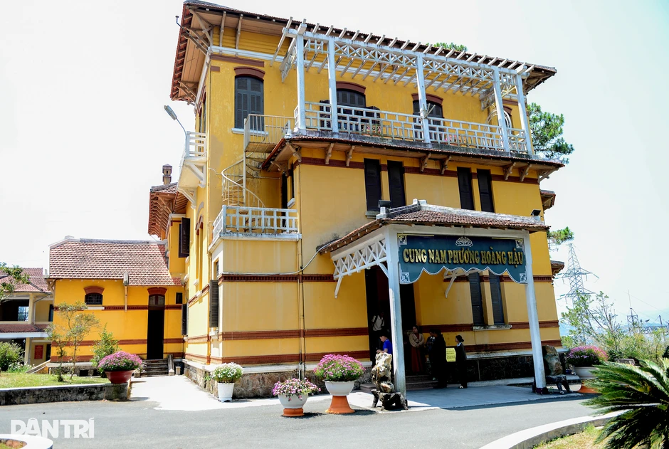 Hơn 120 báu vật triều Nguyễn được cất giấu nhiều thập kỷ ở Đà Lạt Hơn 120 báu vật triều Nguyễn được cất giấu nhiều thập kỷ ở Đà Lạt