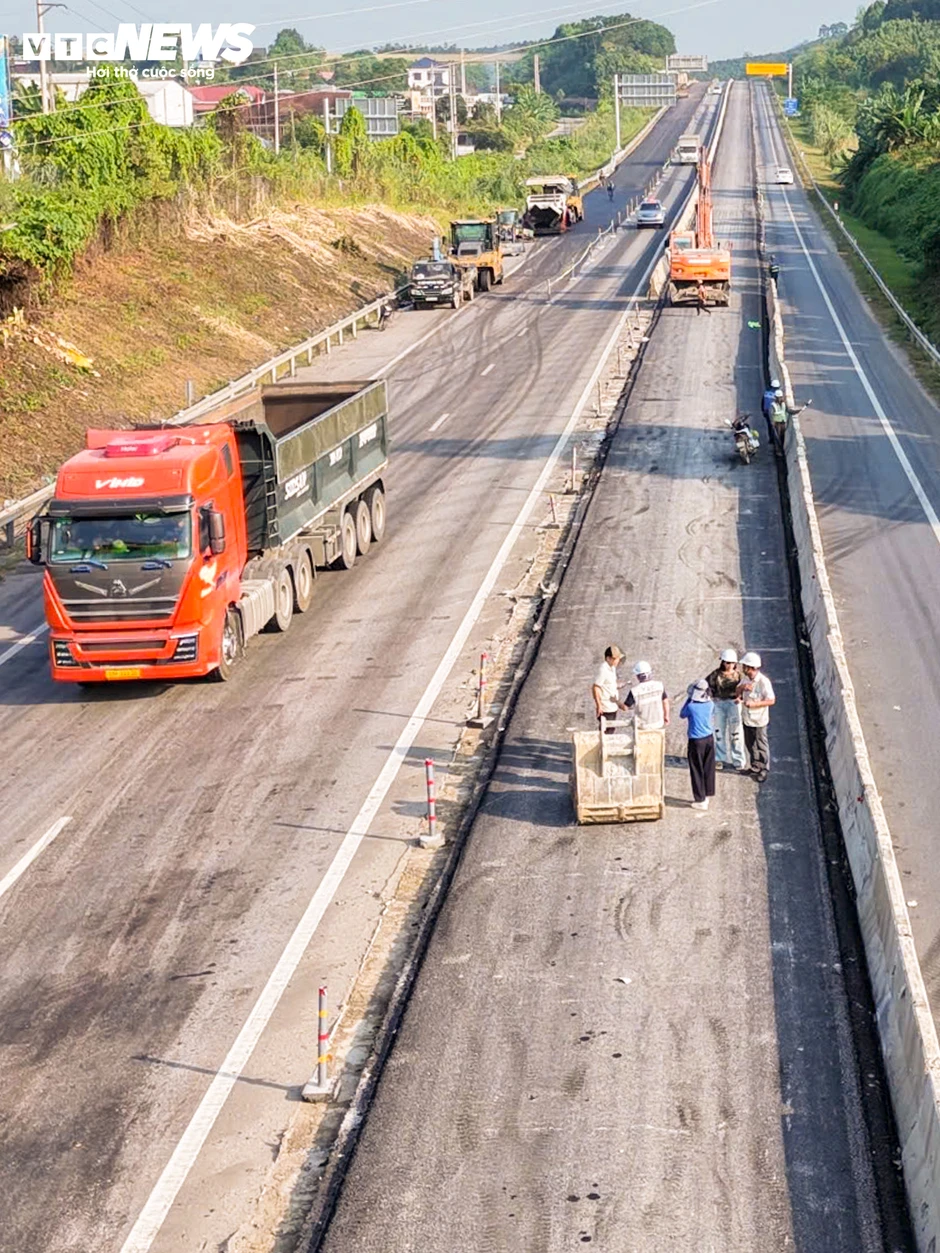 Hơn 120km trên cao tốc Nội Bài - Lào Cai thay đổi ra sao sau một năm mở rộng? Hơn 120km trên cao tốc Nội Bài - Lào Cai thay đổi ra sao sau một năm mở rộng?