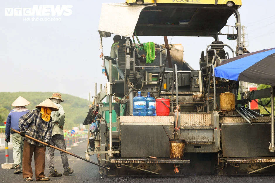 Hơn 120km trên cao tốc Nội Bài - Lào Cai thay đổi ra sao sau một năm mở rộng? Hơn 120km trên cao tốc Nội Bài - Lào Cai thay đổi ra sao sau một năm mở rộng?