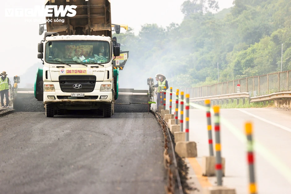 Hơn 120km trên cao tốc Nội Bài - Lào Cai thay đổi ra sao sau một năm mở rộng? Hơn 120km trên cao tốc Nội Bài - Lào Cai thay đổi ra sao sau một năm mở rộng?