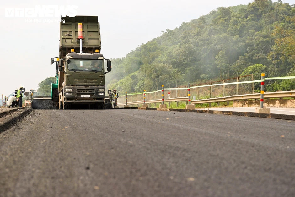Hơn 120km trên cao tốc Nội Bài - Lào Cai thay đổi ra sao sau một năm mở rộng? Hơn 120km trên cao tốc Nội Bài - Lào Cai thay đổi ra sao sau một năm mở rộng?