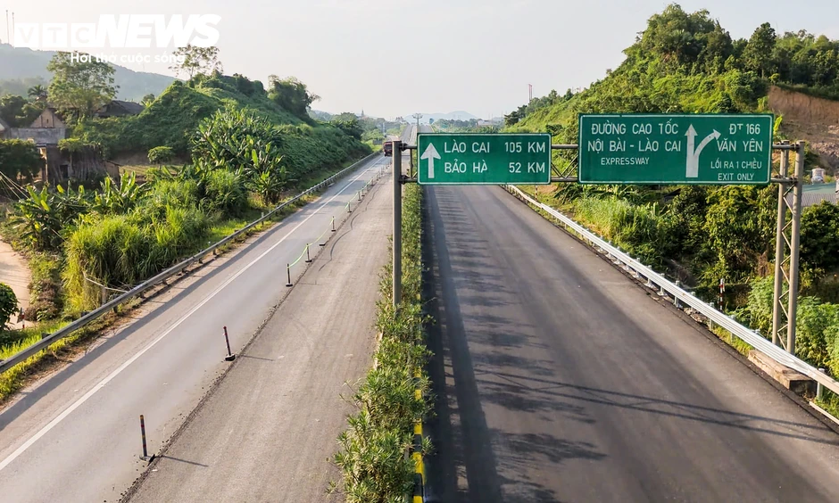 Hơn 120km trên cao tốc Nội Bài - Lào Cai thay đổi ra sao sau một năm mở rộng? Hơn 120km trên cao tốc Nội Bài - Lào Cai thay đổi ra sao sau một năm mở rộng?