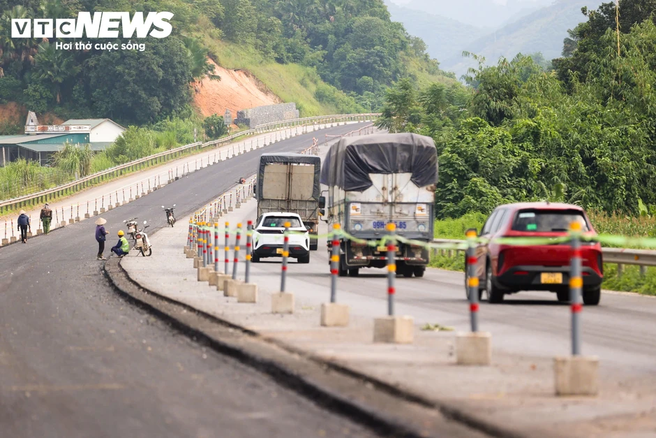 Hơn 120km trên cao tốc Nội Bài - Lào Cai thay đổi ra sao sau một năm mở rộng? Hơn 120km trên cao tốc Nội Bài - Lào Cai thay đổi ra sao sau một năm mở rộng?