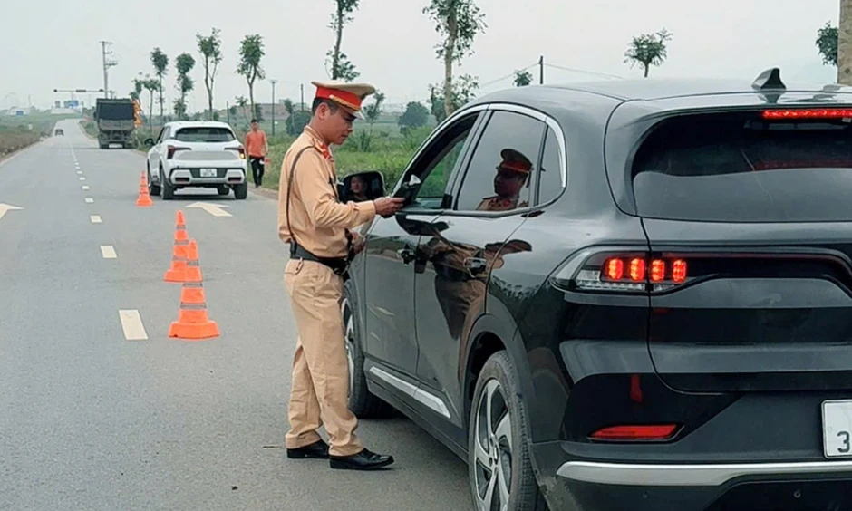 Hơn 2.100 tài xế vi phạm nồng độ cồn bị xử phạt trong ngày nghỉ lễ 30/4 Hơn 2.100 tài xế vi phạm nồng độ cồn bị xử phạt trong ngày nghỉ lễ 30/4