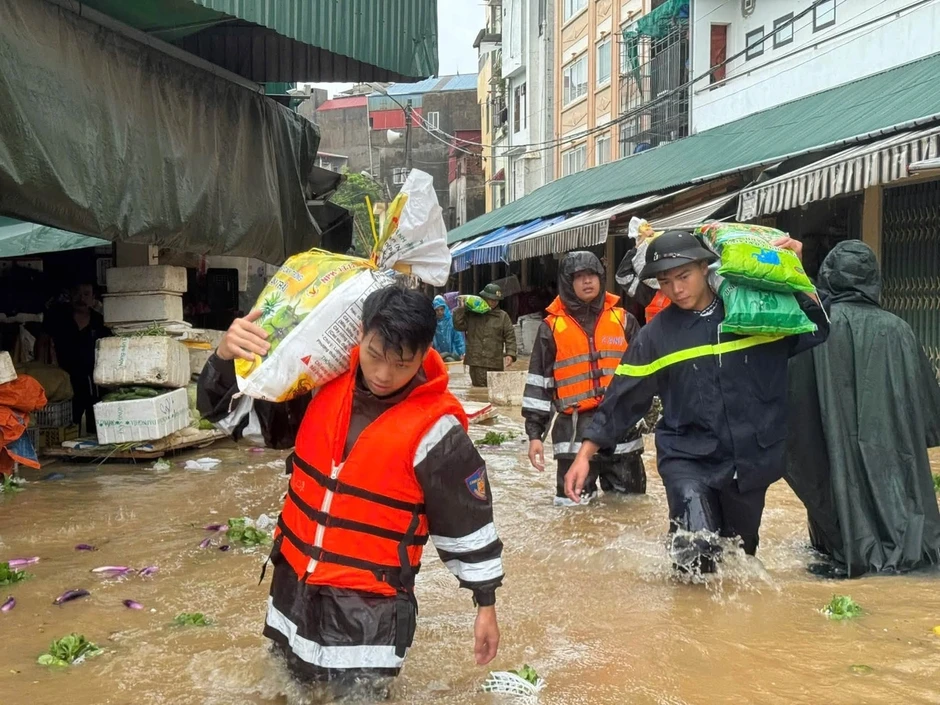 Hơn 2.300 hộ dân ở 4 địa phương được sơ tán đến nơi an toàn tránh mưa ngập Hơn 2.300 hộ dân ở 4 địa phương được sơ tán đến nơi an toàn tránh mưa ngập