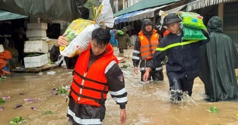 Hơn 2.300 hộ dân ở 4 địa phương được sơ tán đến nơi an toàn tránh mưa ngập