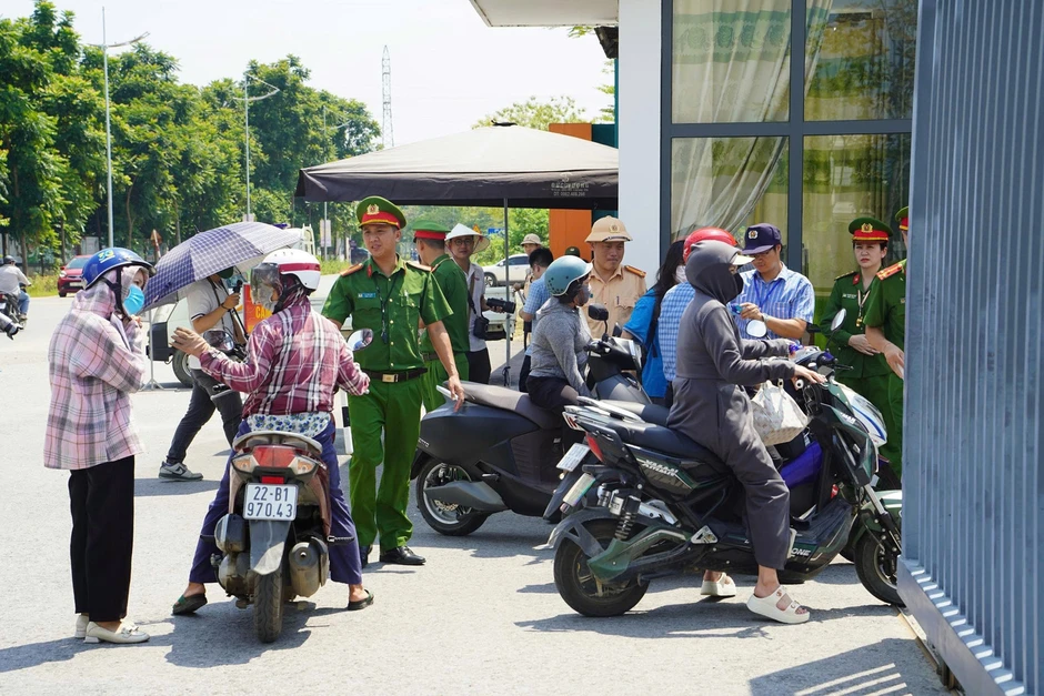 Hơn 300 thí sinh Tuyên Quang bước vào kì thi lại đặc biệt Hơn 300 thí sinh Tuyên Quang bước vào kì thi lại đặc biệt
