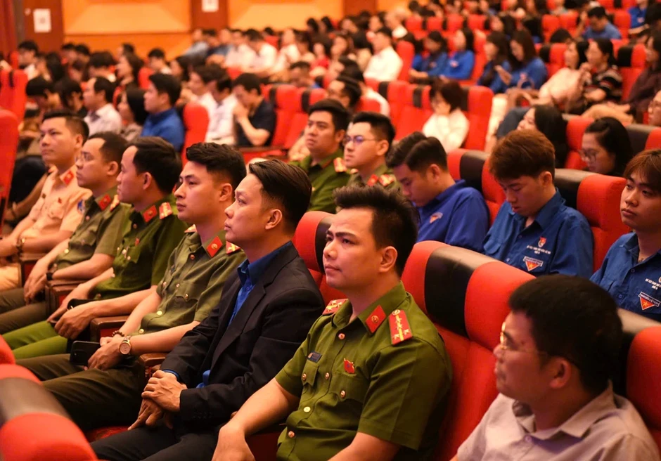 Hơn 4.000 điểm cầu học tập Nghị quyết Đại hội Đảng lần thứ XIV Hơn 4.000 điểm cầu học tập Nghị quyết Đại hội Đảng lần thứ XIV
