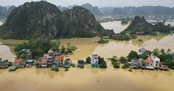 Hơn 5.800 nhà dân ở Ninh Bình ngập trong mưa lũ