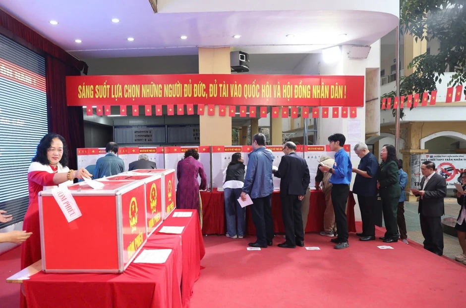 Hơn 71% cử tri cả nước đã bỏ phiếu trước 12 giờ ngày 15/3 Hơn 71% cử tri cả nước đã bỏ phiếu trước 12 giờ ngày 15/3