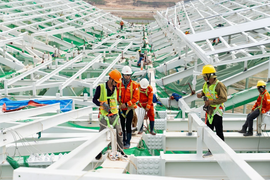 Hơn 7.600 người tăng tốc ngày đêm, “Phượng hoàng lửa” dần lộ diện tại sân bay Phú Quốc trước thềm APEC 2027 Hơn 7.600 người tăng tốc ngày đêm, “Phượng hoàng lửa” dần lộ diện tại sân bay Phú Quốc trước thềm APEC 2027
