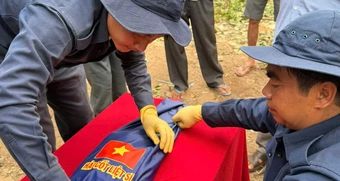 Hơn nửa thế kỷ mong ngóng, gia đình vỡ oà đón tin tìm thấy hài cốt liệt sĩ