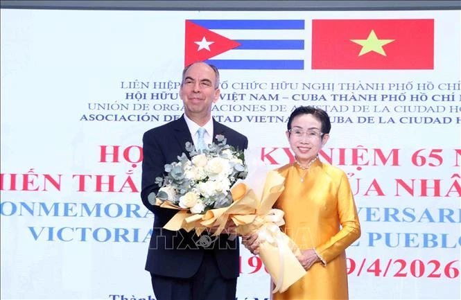 Họp mặt kỷ niệm 65 năm Ngày chiến thắng Giron của nhân dân Cuba Họp mặt kỷ niệm 65 năm Ngày chiến thắng Giron của nhân dân Cuba