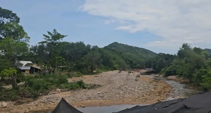 Huế đầu tư 65 tỉ đồng chống sạt lở Thác Trượt do mưa lũ lịch sử gây ra Huế đầu tư 65 tỉ đồng chống sạt lở Thác Trượt do mưa lũ lịch sử gây ra