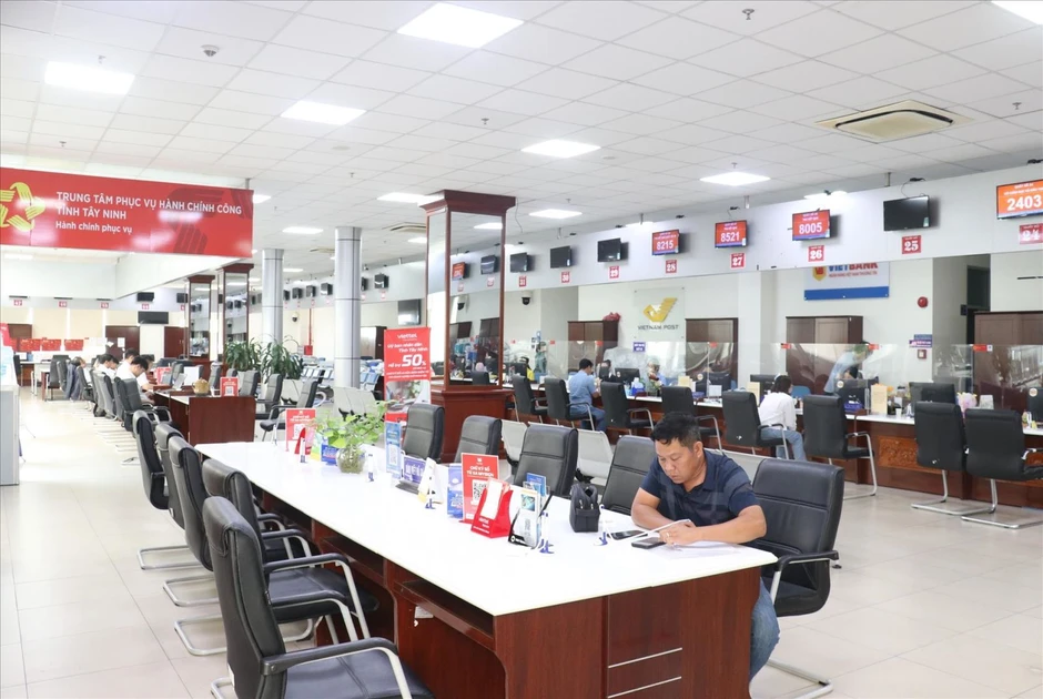 Hướng dẫn cụ thể việc tiếp nhận, giải quyết hồ sơ cho người dân, doanh nghiệp theo quy định mới Hướng dẫn cụ thể việc tiếp nhận, giải quyết hồ sơ cho người dân, doanh nghiệp theo quy định mới