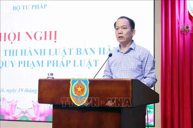 Hướng tới hệ thống pháp luật tinh gọn, hiệu quả Hướng tới hệ thống pháp luật tinh gọn, hiệu quả