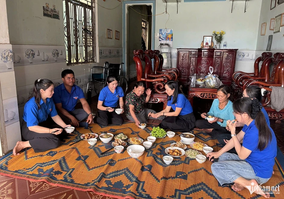 Huyền thoại về nữ Anh hùng Y Buông và 'nồi cơm nuôi quân” Huyền thoại về nữ Anh hùng Y Buông và 'nồi cơm nuôi quân”