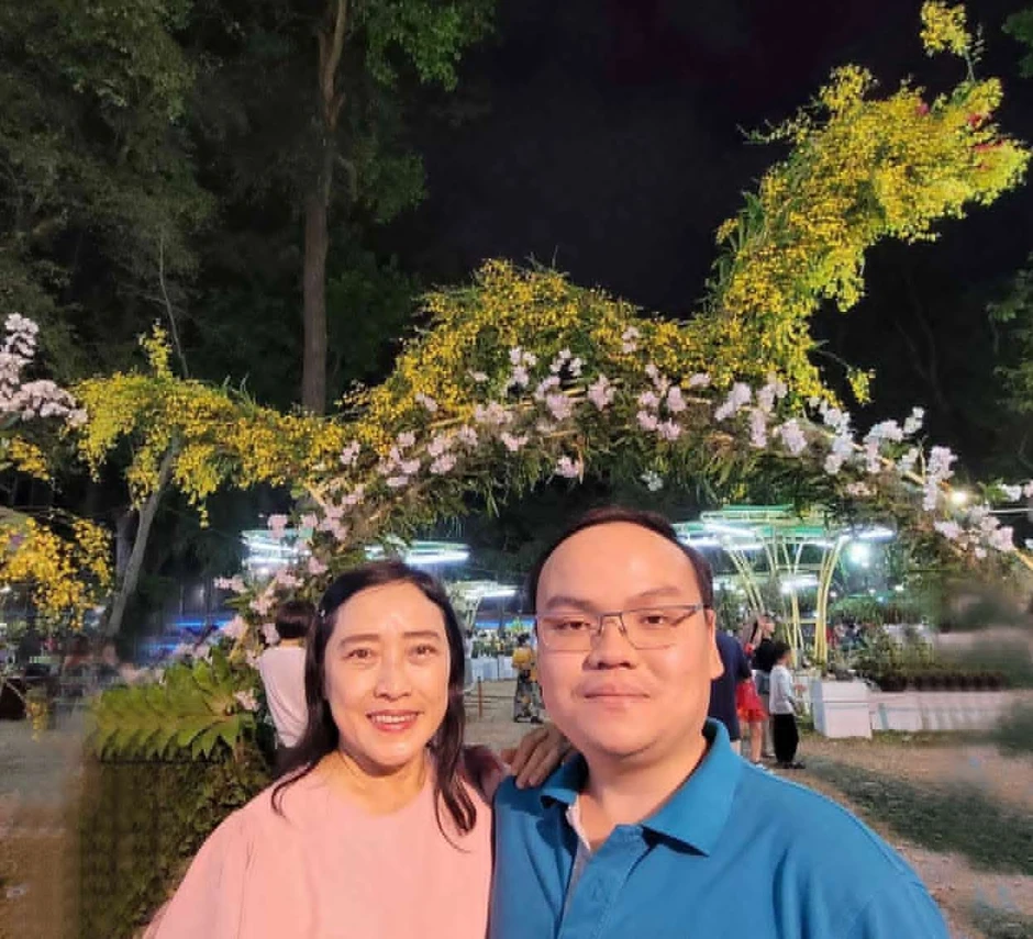 Kẻ bán hàng lạ mặt nhận làm con nuôi rồi từng bước khiến cụ bà mất 20 tỷ đồng Kẻ bán hàng lạ mặt nhận làm con nuôi rồi từng bước khiến cụ bà mất 20 tỷ đồng