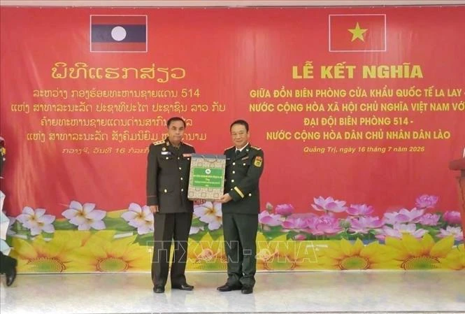 Kết nghĩa lực lượng bảo vệ biên giới, vun đắp tình hữu nghị Việt Nam - Lào Kết nghĩa lực lượng bảo vệ biên giới, vun đắp tình hữu nghị Việt Nam - Lào
