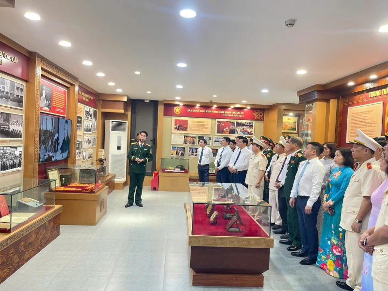 Khai giảng lớp bồi dưỡng kiến thức quốc phòng an ninh khóa 101 Khai giảng lớp bồi dưỡng kiến thức quốc phòng an ninh khóa 101