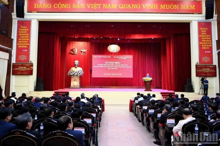 Khai mạc chương trình bồi dưỡng, cập nhật kiến thức đối với Ủy viên Trung ương Khai mạc chương trình bồi dưỡng, cập nhật kiến thức đối với Ủy viên Trung ương