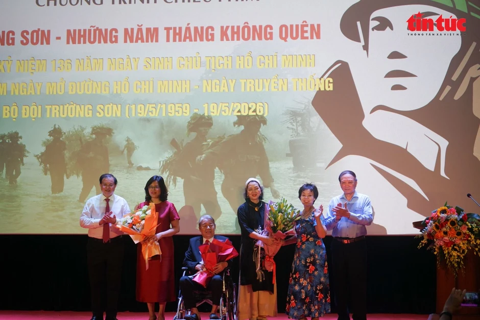 Khai mạc chương trình chiếu phim ‘Trường Sơn - Những năm tháng không quên’