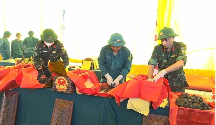 Khai quật hố chôn tập thể ở Hải Phòng, tìm thấy 21 bộ hài cốt liệt sĩ, đồng bào