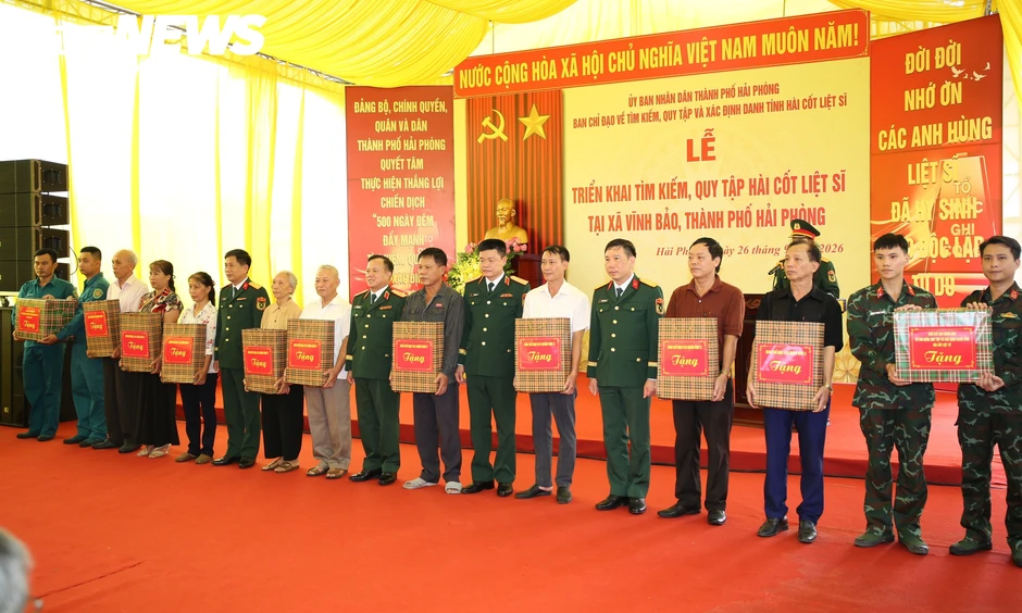 Khai quật mộ chôn tập thể, tìm hài cốt 8 liệt sĩ bị sát hại năm 1951 Khai quật mộ chôn tập thể, tìm hài cốt 8 liệt sĩ bị sát hại năm 1951