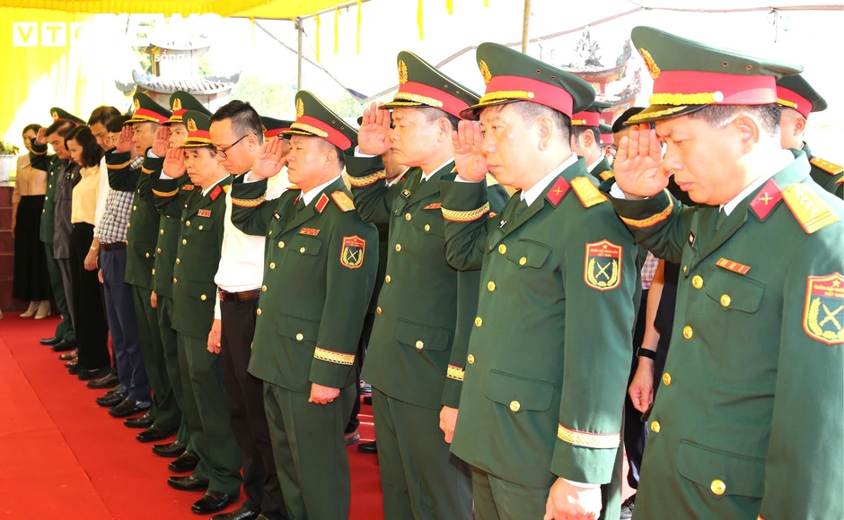 Khai quật mộ chôn tập thể, tìm hài cốt 8 liệt sĩ bị sát hại năm 1951 Khai quật mộ chôn tập thể, tìm hài cốt 8 liệt sĩ bị sát hại năm 1951