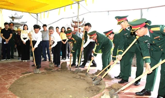 Khai quật mộ chôn tập thể, tìm hài cốt 8 liệt sĩ bị sát hại năm 1951