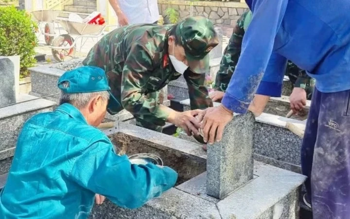 Khai quật mộ liệt sĩ ở Huế, phát hiện bút khắc tên 'Nguyễn Duy Năm' Khai quật mộ liệt sĩ ở Huế, phát hiện bút khắc tên 'Nguyễn Duy Năm'