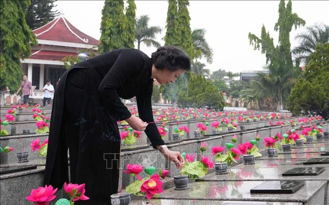 Khai quật mộ liệt sĩ tập thể tại đường Trường Chinh, phường Kon Tum và phường Đăk Cấm, tỉnh Quảng Ngãi Khai quật mộ liệt sĩ tập thể tại đường Trường Chinh, phường Kon Tum và phường Đăk Cấm, tỉnh Quảng Ngãi