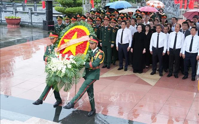 Khai quật mộ liệt sĩ tập thể tại đường Trường Chinh, phường Kon Tum và phường Đăk Cấm, tỉnh Quảng Ngãi Khai quật mộ liệt sĩ tập thể tại đường Trường Chinh, phường Kon Tum và phường Đăk Cấm, tỉnh Quảng Ngãi