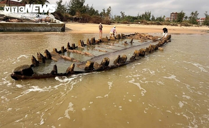 Khai quật tàu cổ Hội An: Di sản qúy giá sau gần 3 năm lộ thiên Khai quật tàu cổ Hội An: Di sản qúy giá sau gần 3 năm lộ thiên
