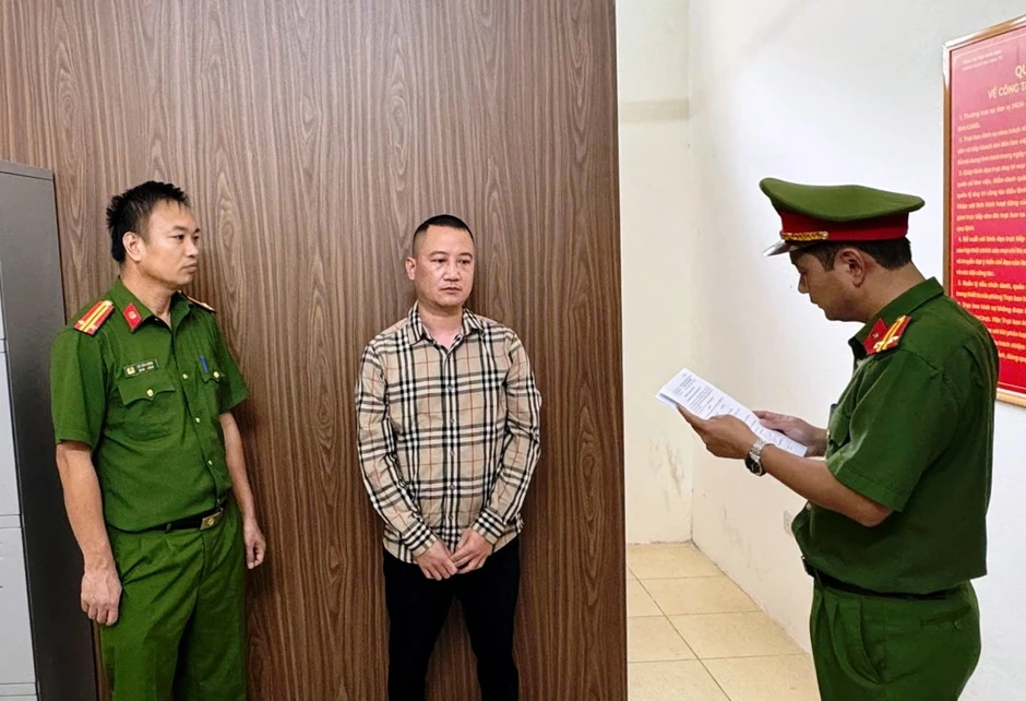 Khai thác trái phép hàng trăm tấn quặng antimon, 2 người bị khởi tố Khai thác trái phép hàng trăm tấn quặng antimon, 2 người bị khởi tố