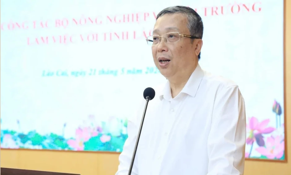 Khai trừ Đảng Thứ trưởng Bộ Nông nghiệp và Môi trường Hoàng Trung Khai trừ Đảng Thứ trưởng Bộ Nông nghiệp và Môi trường Hoàng Trung
